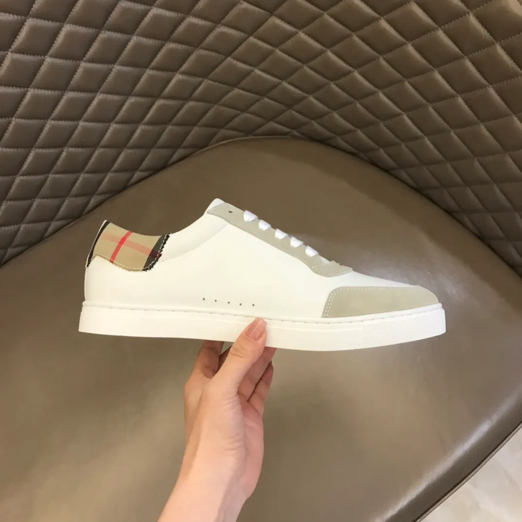 ¥380 B’s men’s classic low-top sneakers are reinterpreted in Vintage plaid cotton and cowhide materials, decorated with a new brand logo. First-layer cowhide lining, embossed Burberry logo on the heel, and original TPU outsole! 38-44 (45 customized)